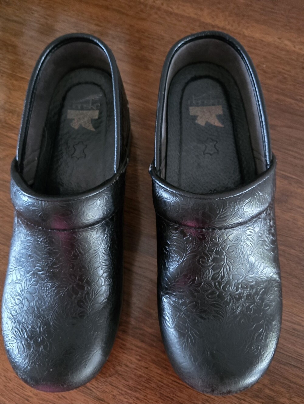 Dansko Women's Clog Black Leather Floral Tooled Women’s size 39 (8.5-9)